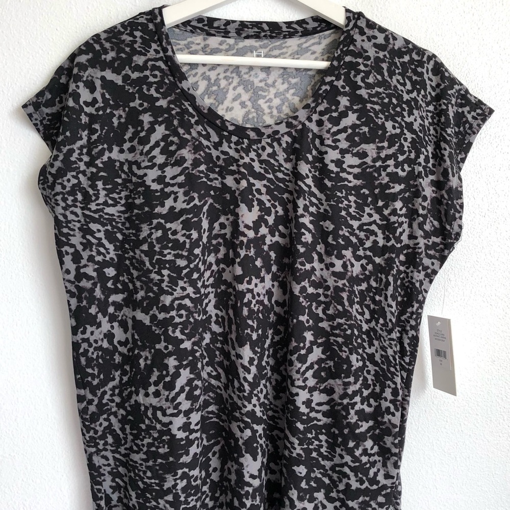 NWT H Halston Studio Black / Grey Abstract Animal Print Top Size XL - Picture 2 of 11